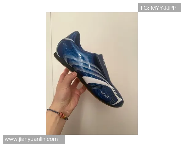 足球明星球鞋的魅力与风格探索让你领略球场上的时尚与运动精神 足球明星球鞋的魅力与风格探索让你领略球场上的时尚与运动精神