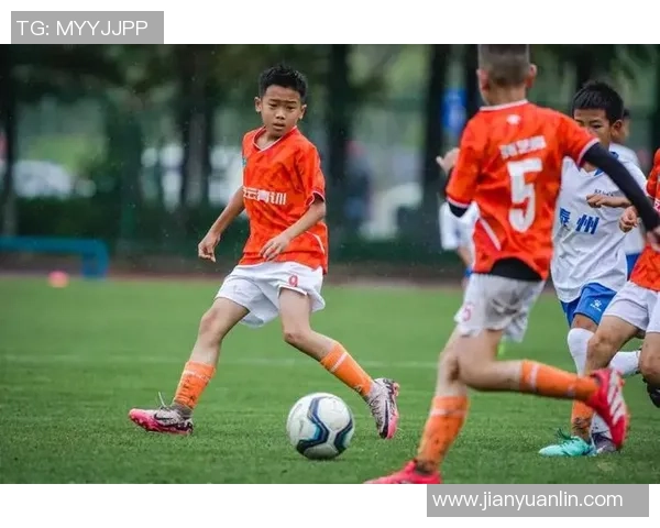 青训队足球明星的成长之路与未来发展潜力探讨 青训队足球明星的成长之路与未来发展潜力探讨