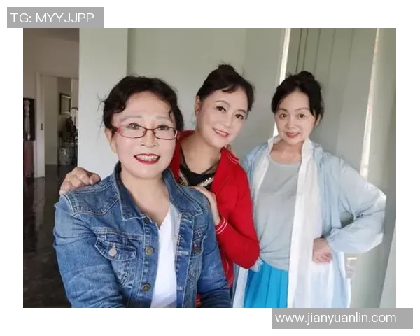 足球明星家庭生活揭秘精美图片展现他们的温馨时刻与亲情纽带